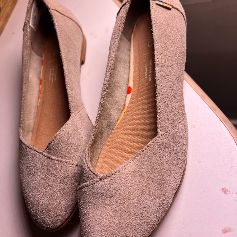 Toms Light Tan Suede Flats
